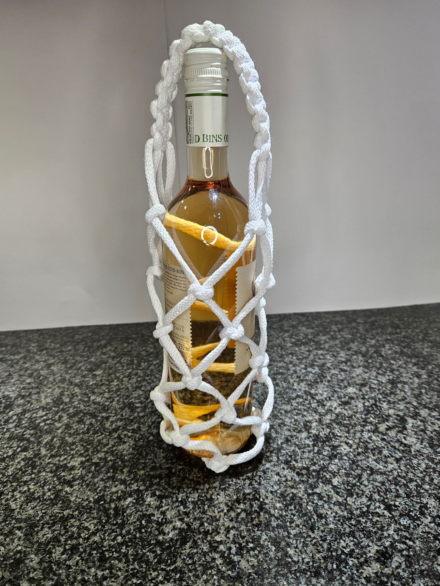 Handmade Macramé Wine Bottle Holder - Snow White