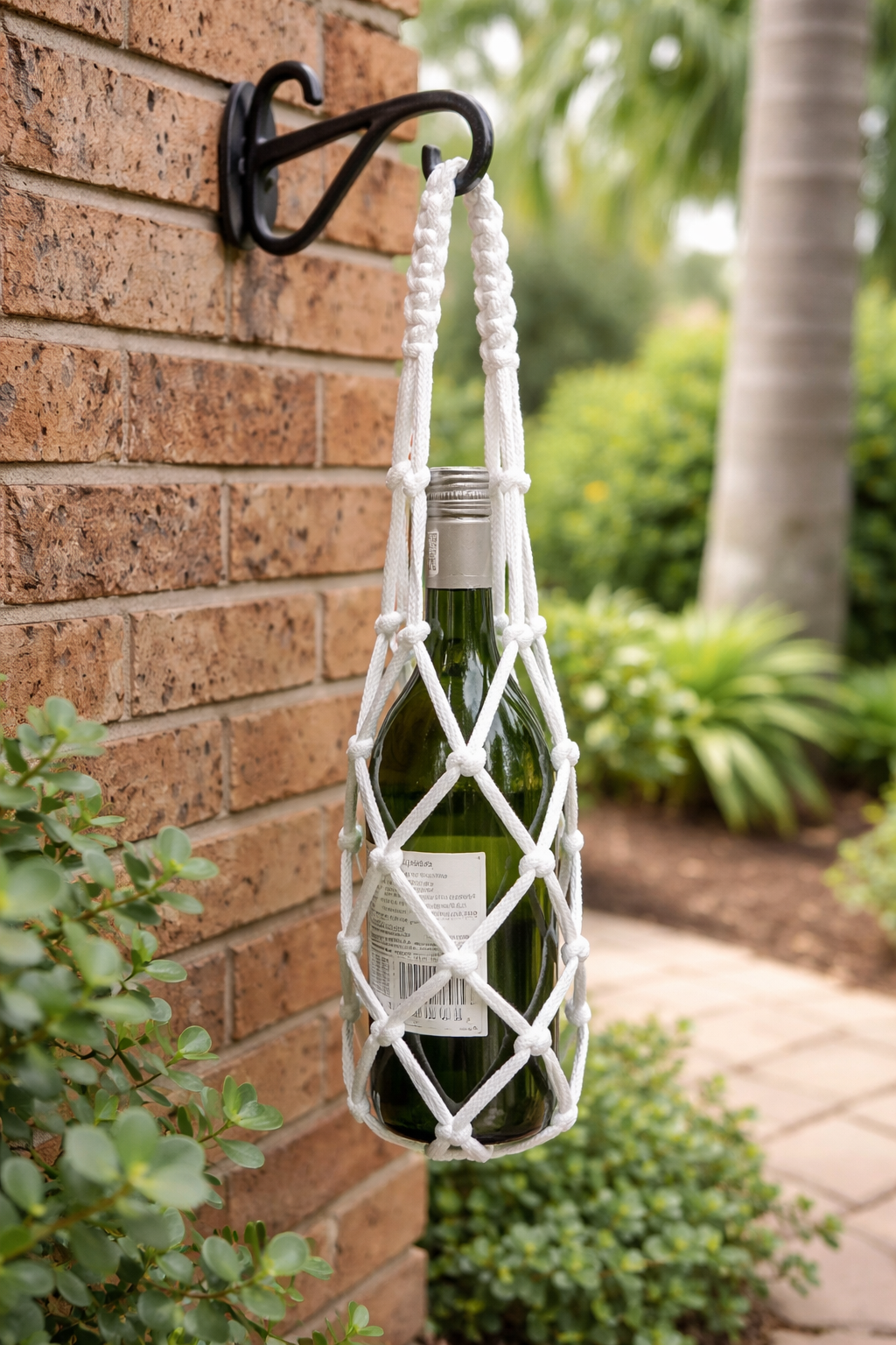 The Knot & Vine - Wine Bottle Holder